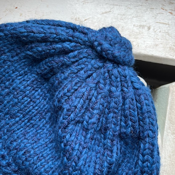 NWOT Blue Sparkly knitted winter hat - Picture 3 of 4